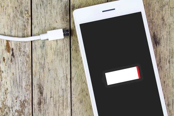 Smart phone bisogno di caricare la batteria — Foto Stock