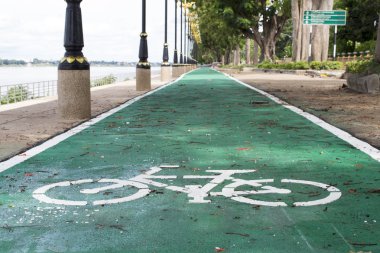 Yolda, Bisiklet şeritli Bisiklet işareti