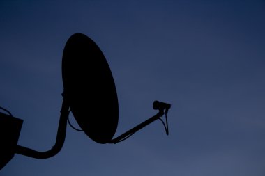 Uydu çanağı siluet geceleri