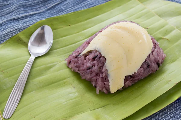 ไข่คัสตาร์ดไทยกับข้าวสวย — ภาพถ่ายสต็อก