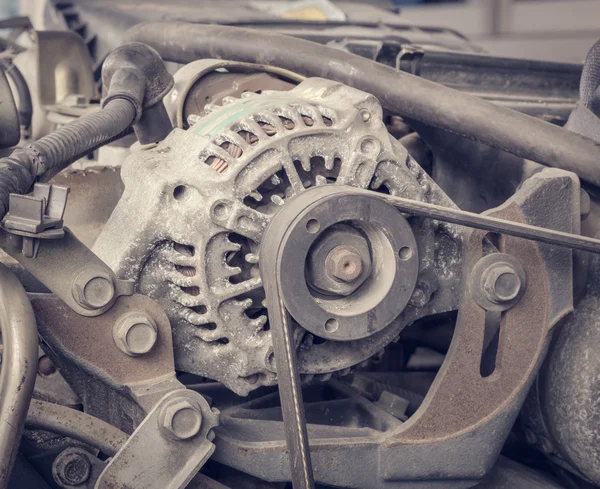 eski araba alternatör