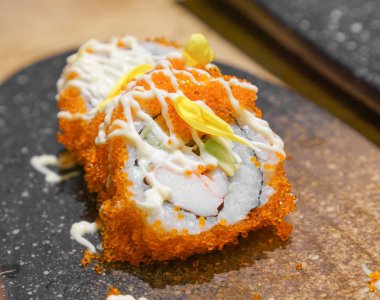 Japon tarzı suşi rulo