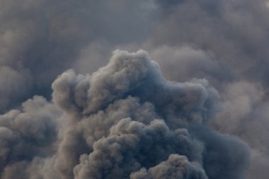 kalın duman yangın