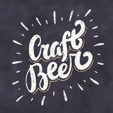 El yapımı bira. Vektör el yazısı yazı tahtası işareti.