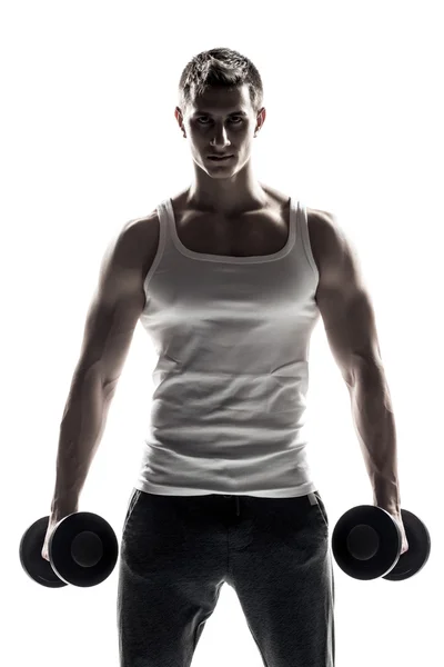 Bonito homem musculoso com halteres isolados no fundo branco — Fotografia de Stock