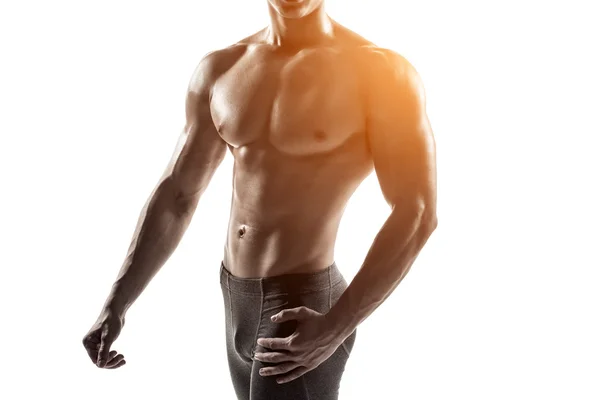Hombre fuerte mostrando cuerpo perfecto, abdominales y pecho. Primer plano — Foto de Stock