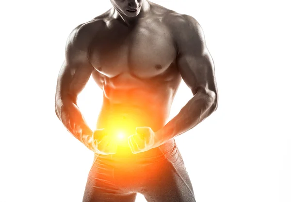 Culturista posando, mostrando abdominales perfectos, rocas, bíceps, tríceps, pecho —  Fotos de Stock