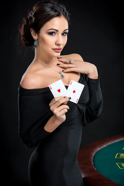 Sexy žena s kartami pokeru — Stock fotografie