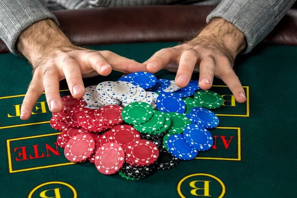 Pokerspill. Poter og kort – stockfoto