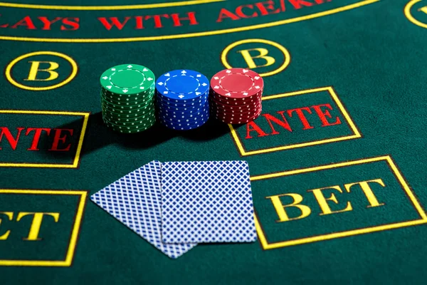 Poker play. Chips and cards — Stock Photo, Image