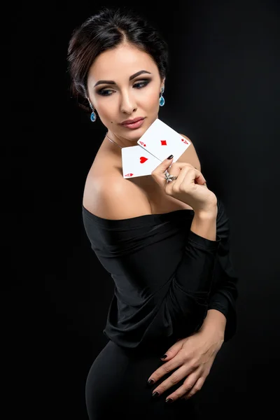 Mulher sexy com cartões de poker — Fotografia de Stock