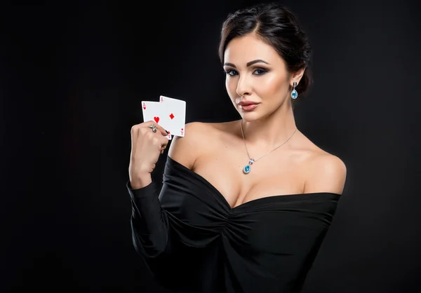 포커 카드와 함께 섹시 한 여자 — 스톡 사진