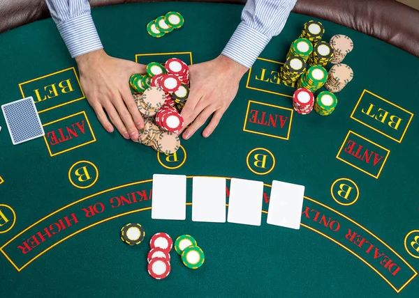 Closeup of poker player with playing cards and chips — Stock Photo, Image