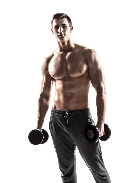 Homem muscular fazendo exercícios com halteres isolados em fundo branco — Fotografia de Stock