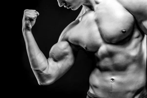 Bild eines sehr muskulösen Mannes posiert mit nacktem Oberkörper — Stockfoto