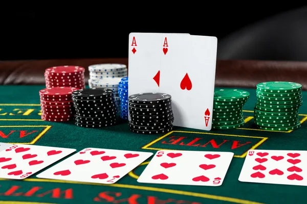 Poker play. Chips and cards — Stock Photo, Image