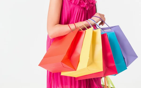 Mujer irreconocible sosteniendo bolsas de compras multicolor — Foto de Stock