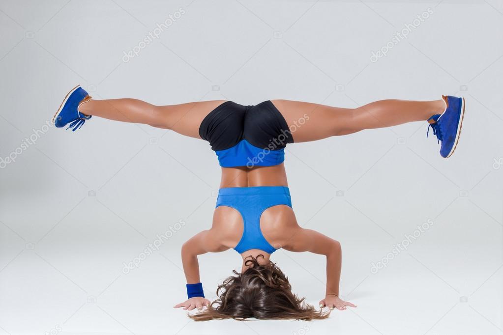 Sporty flexible girl doing stretching exercise Stock Photo by  ©nazarov.dnepr@gmail.com 117206280
