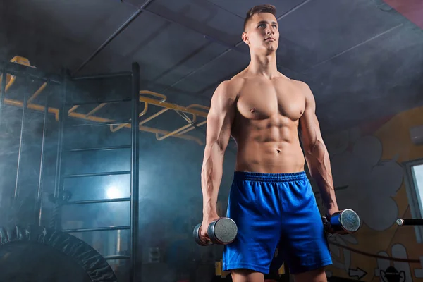 Man doing heavy weight exercise with dumbbells in gym — Stock Photo, Image