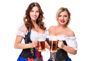 İki güzel sarışın ve esmer kızlar oktoberfest bira Stein