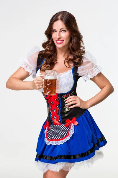 Krásná mladá brunetka oktoberfest pivo stein — Stock fotografie