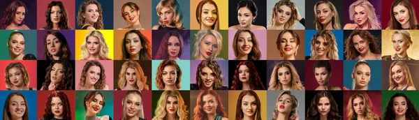 Collage de femmes et d'hommes visages exprimant différentes émotions faciales, souriant, sans sourire. Poser sur des fonds colorés — Photo