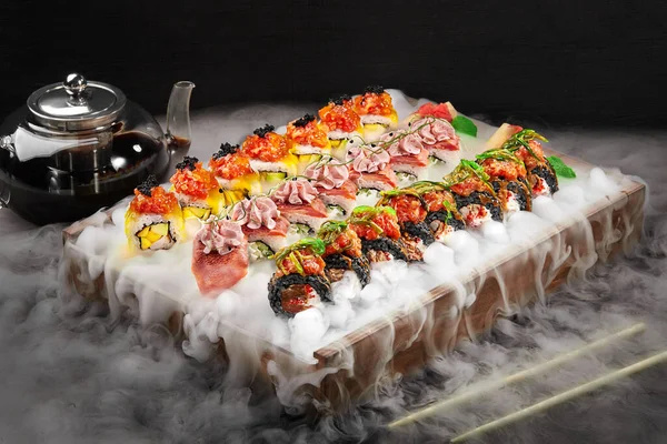 Set of sushi rolls in white smoke of liquid nitrogen — Stok fotoğraf