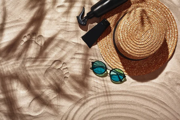 Traveler vacation accessories are laid out on a white beach sand. Flat lay, top view. — Stock Photo, Image