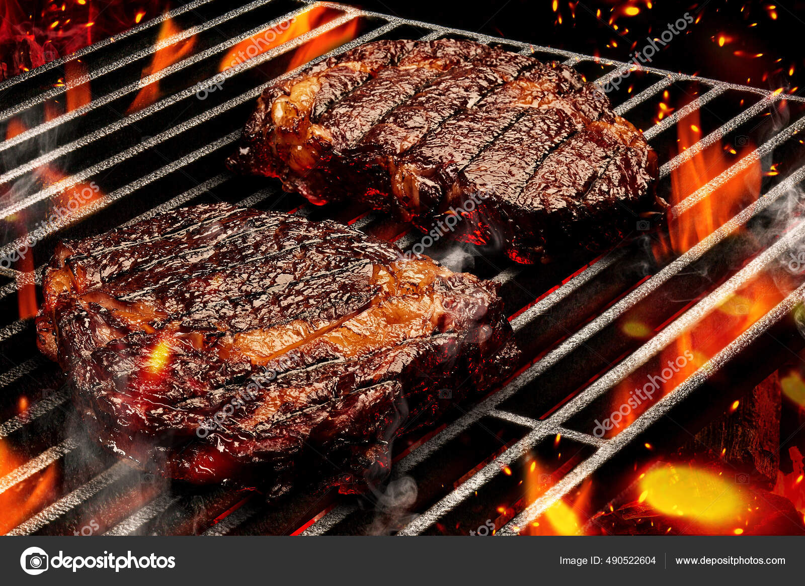 Una parrilla de barbacoa con carne y verduras cocinando en ella foto –  Imagen de Víveres en Unsplash, image size:1600x1166