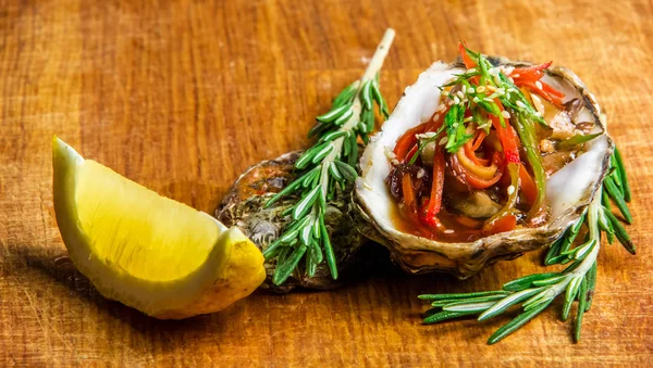 Salad in oyster served with greens and lemon — Stock Photo, Image