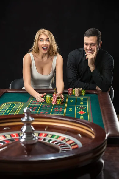 Couple playing roulette wins at the casino. — Stock Photo, Image