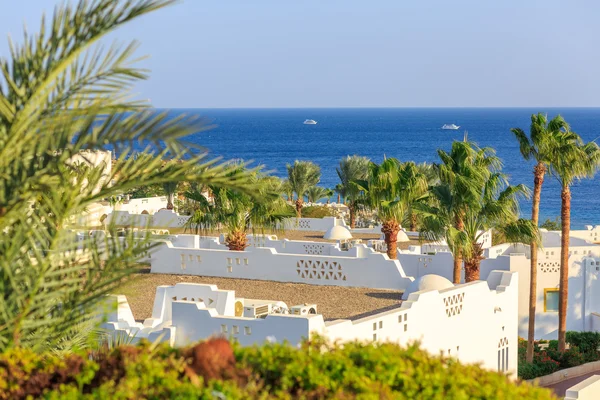 Beyaz Şehir ve mavi deniz, Mısır.