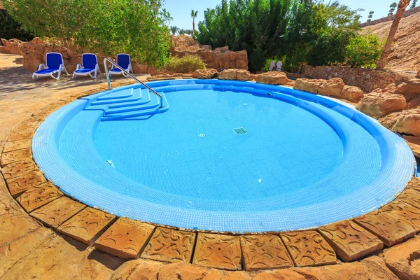 Paisagem com ninguém piscina no hotel de luxo — Fotografia de Stock