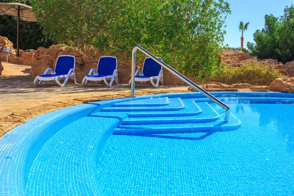 Paisaje sin piscina en hotel de lujo — Foto de Stock