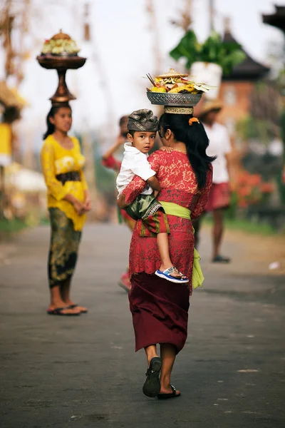 Balinese woman with cild