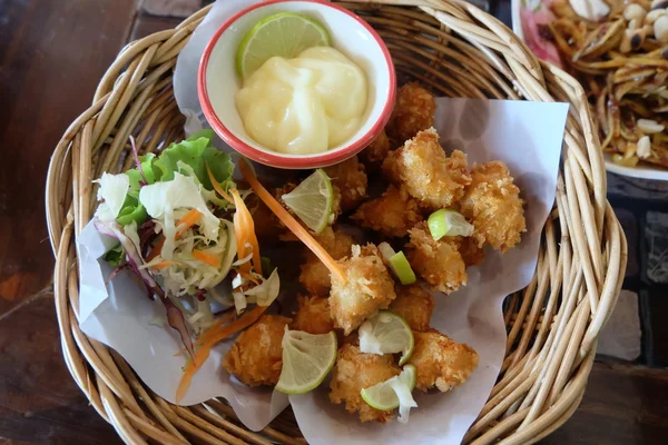 Crispy chicken with lemon sauce — Stock Photo, Image