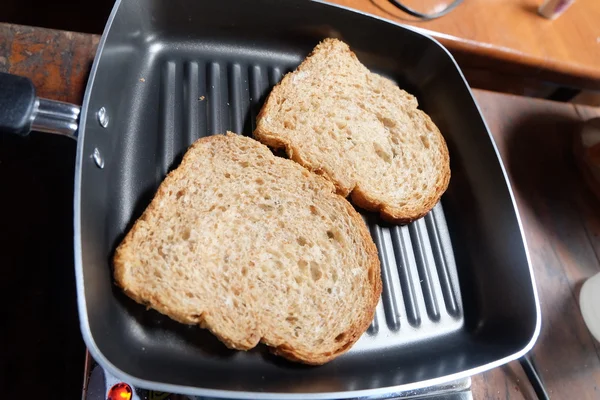 Trigo de pão grelhar — Fotografia de Stock