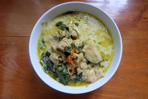 Green curry chicken in coconut milk — Stock Photo, Image