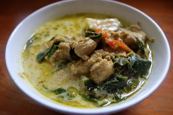Green curry chicken in coconut milk — Stock Photo, Image