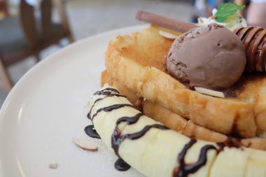 Bal tost dondurma ile