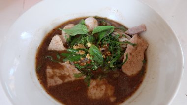 Beyaz pirinç şehriye çorbası kalınlaştırmak