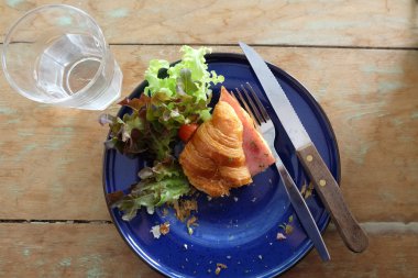 kruvasan jambon peynir