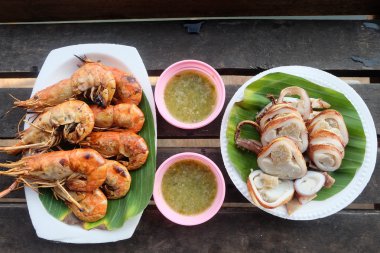 ızgara karides ve ahtapot