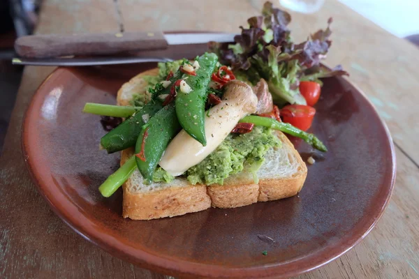 Brood en meng plantaardige — Stockfoto