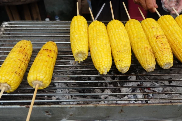 Aliments grillés au maïs — Photo