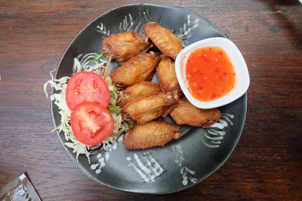 Gebakken kip eten — Stockfoto