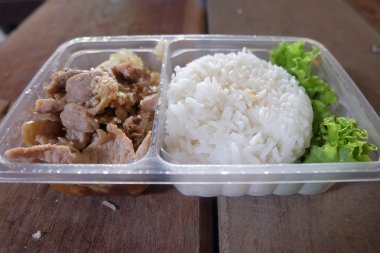 pirinç ile Kore domuz eti