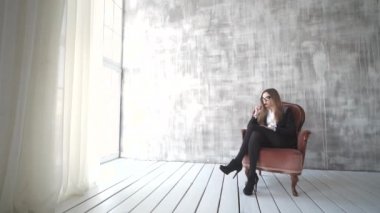 güzel esmer duman elektronik sigara