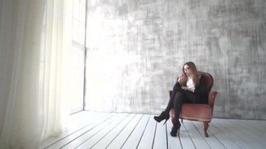 güzel esmer duman elektronik sigara