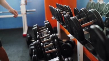 adam dumbbells ile eğitim